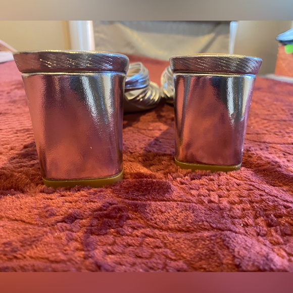 Badgely Mischa silver heels. - Picture 3 of 5